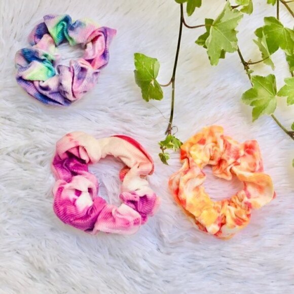 Hair Scrunchies 3 Pack NWT Tie Dye Gift Retro 70s 60s Boho Stocking Stuffer Xmas - Picture 3 of 8
